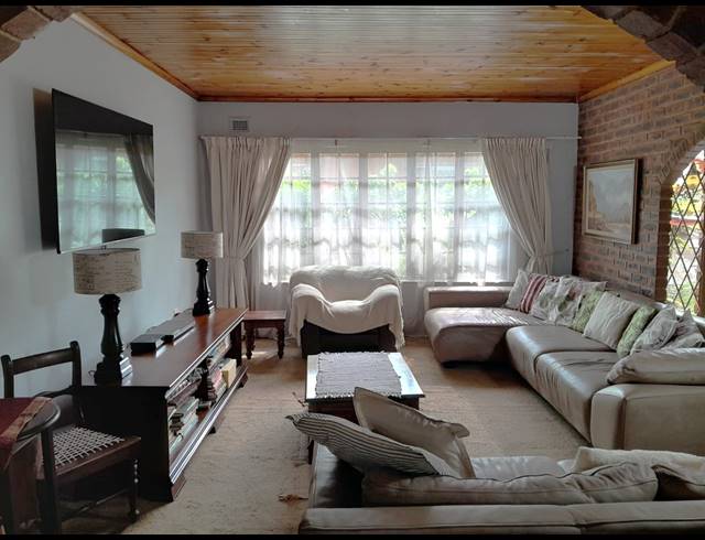 4 BEDROOM HOUSE FOR SALE IN BLUFF
